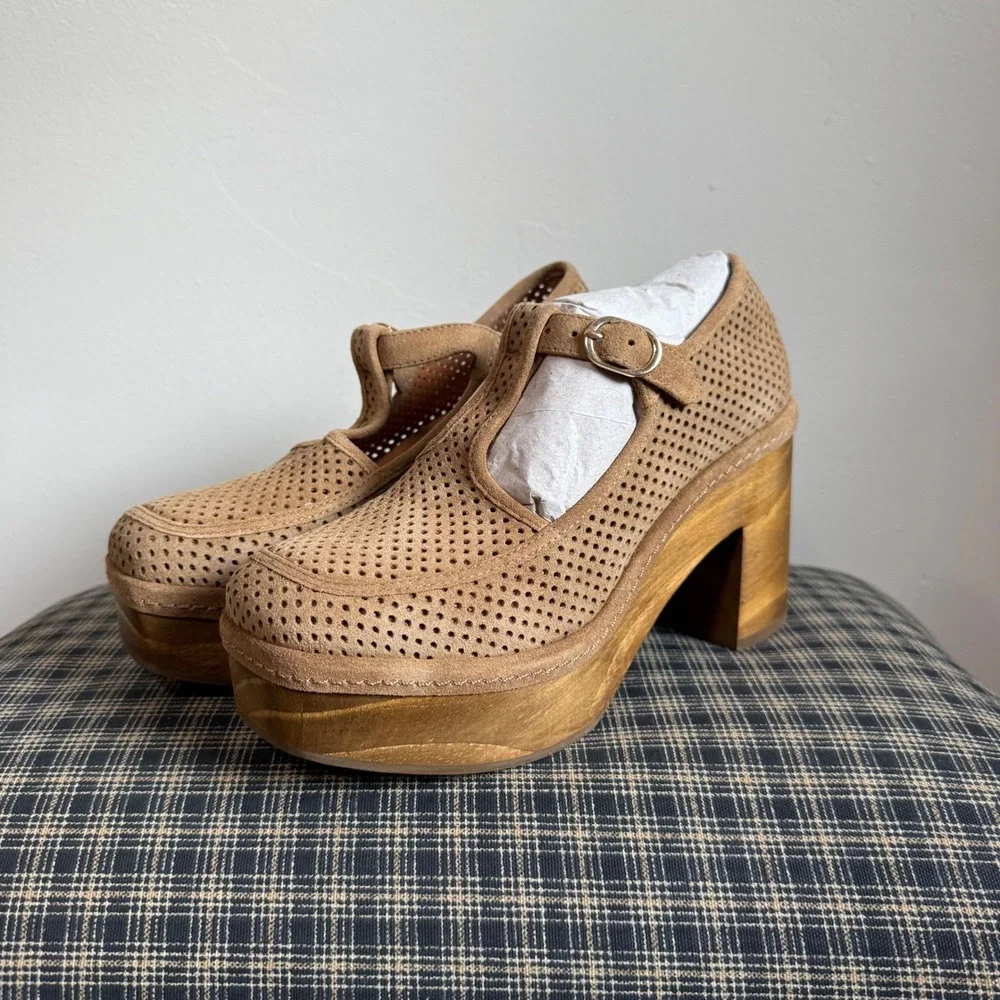 Matisse Enzo Perforated Suede T-Strap Wood Platform Heels Size 7M Tan